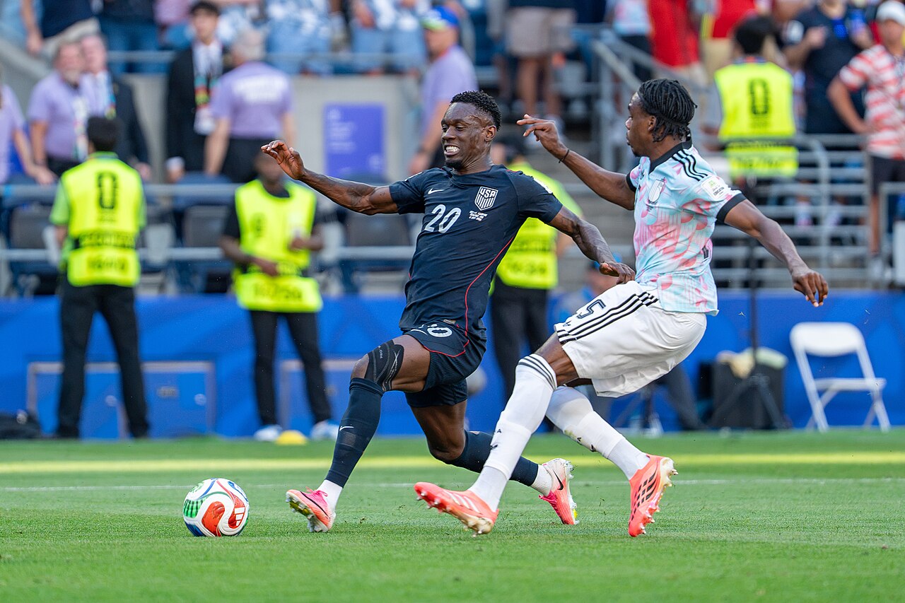 Folarin Balogun mantém interesse na Premier League após fracasso com Everton